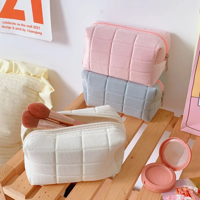 1 Pc Cute Plush Makeup Bag for Women Zipper Large Solid Color Cosmetic Bag Travel Make Up Toiletry Bag Washing Pouch