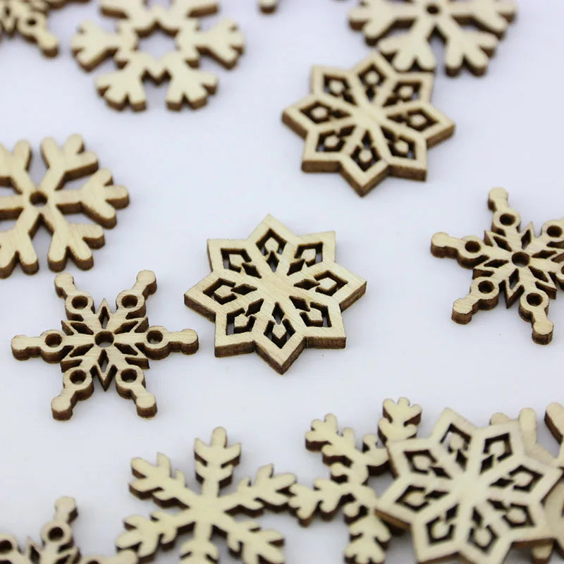 (100pcs/pack) 25mm Wooden Shape Snowflakes Mix Christmas Tree Ornaments Pendants Snowflakes New Year Decor For Home