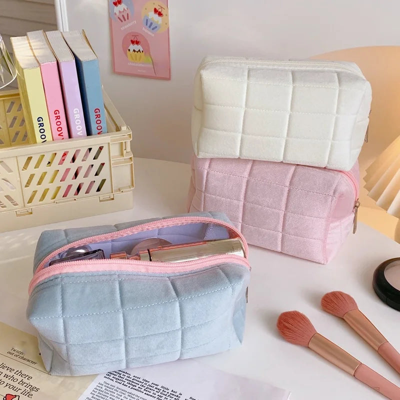 1 Pc Cute Plush Makeup Bag for Women Zipper Large Solid Color Cosmetic Bag Travel Make Up Toiletry Bag Washing Pouch