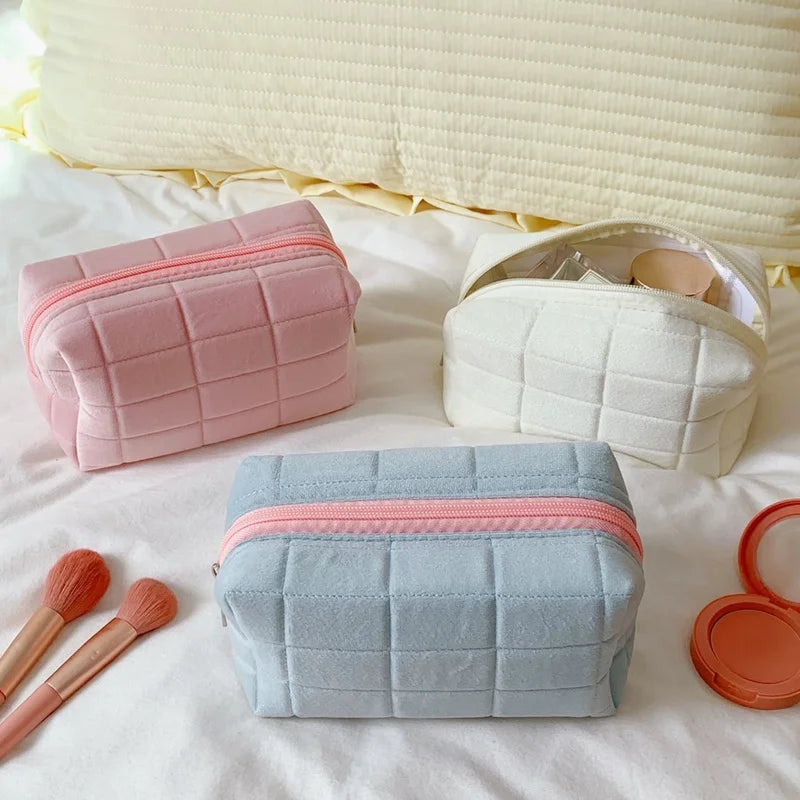 1 Pc Cute Plush Makeup Bag for Women Zipper Large Solid Color Cosmetic Bag Travel Make Up Toiletry Bag Washing Pouch