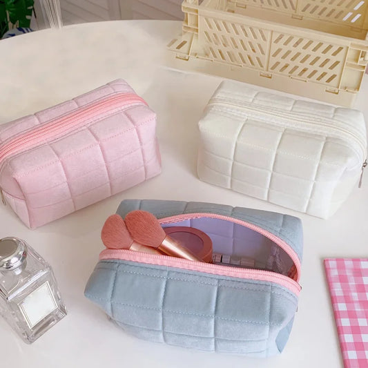 1 Pc Cute Plush Makeup Bag for Women Zipper Large Solid Color Cosmetic Bag Travel Make Up Toiletry Bag Washing Pouch